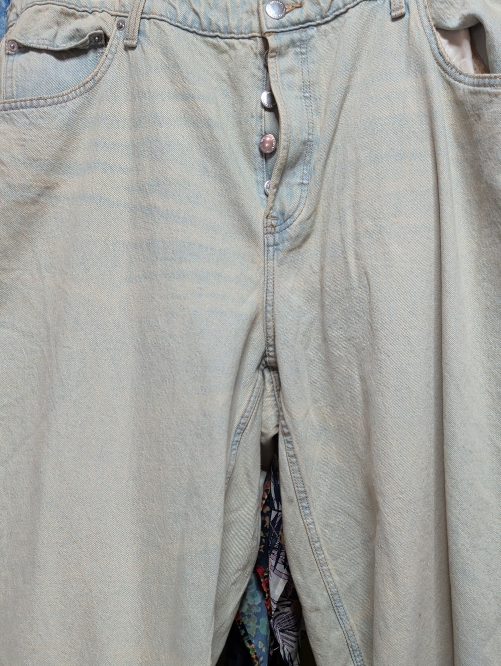 #020 NWT Universal Threads Mid Rise Light Wash Relaxed Fit Denim Jeans